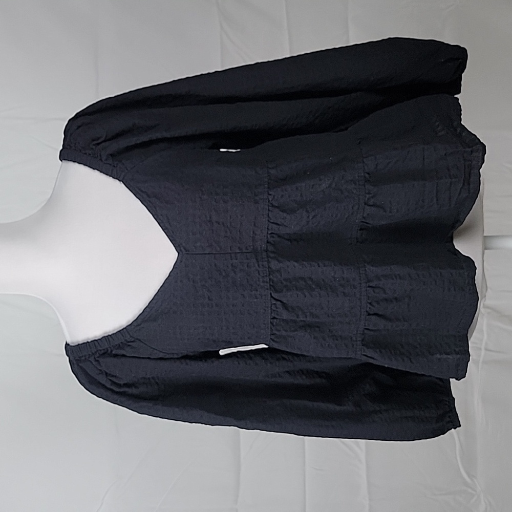 Old Navy Size M Black Tiered Seersucker Long-Sleeve Swing Top, Exc. Used Cond.